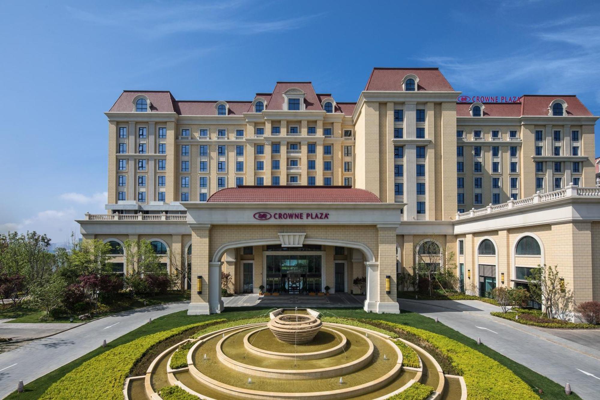 Crowne Plaza Qingdaoorientalmoviemetropolis By Ihg Hotel Exterior foto