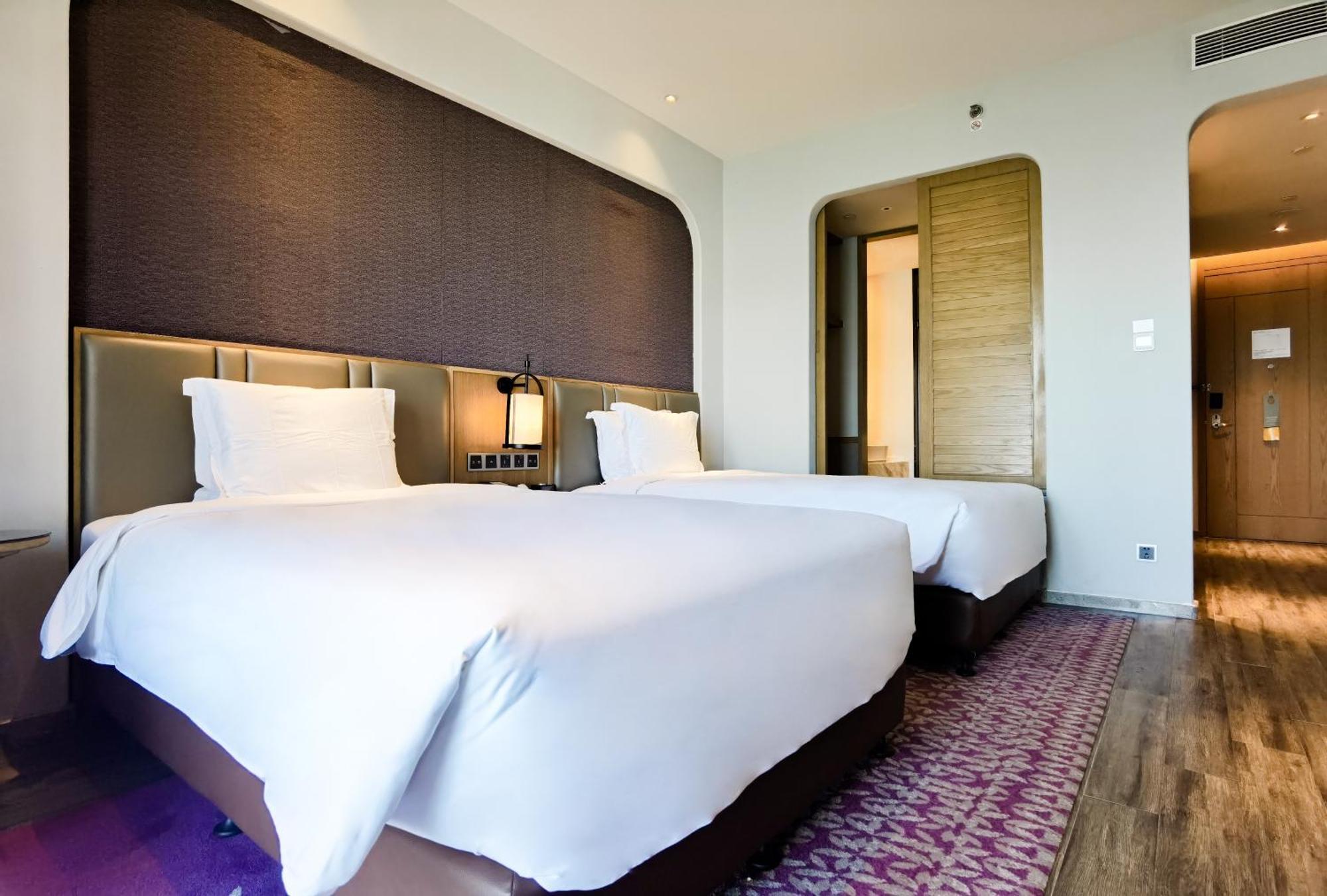 Crowne Plaza Qingdaoorientalmoviemetropolis By Ihg Hotel Exterior foto